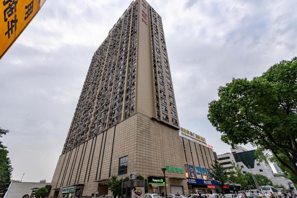 Wuhan Hongshan-Guanggu Square- Locals Apartment 00157650 المظهر الخارجي الصورة