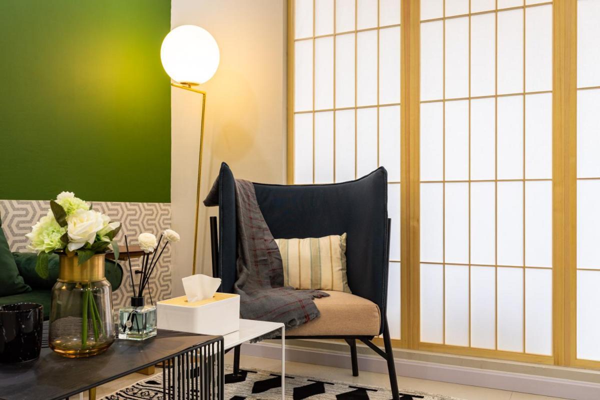 Wuhan Hongshan-Guanggu Square- Locals Apartment 00157650 المظهر الخارجي الصورة