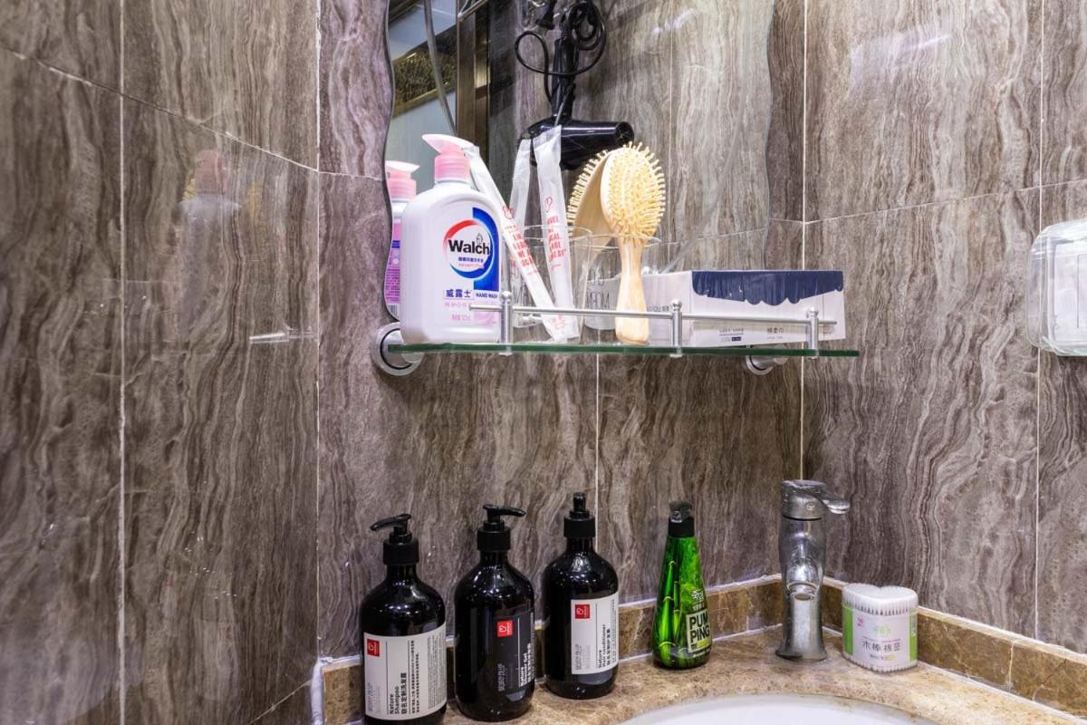 Wuhan Hongshan-Guanggu Square- Locals Apartment 00157650 المظهر الخارجي الصورة