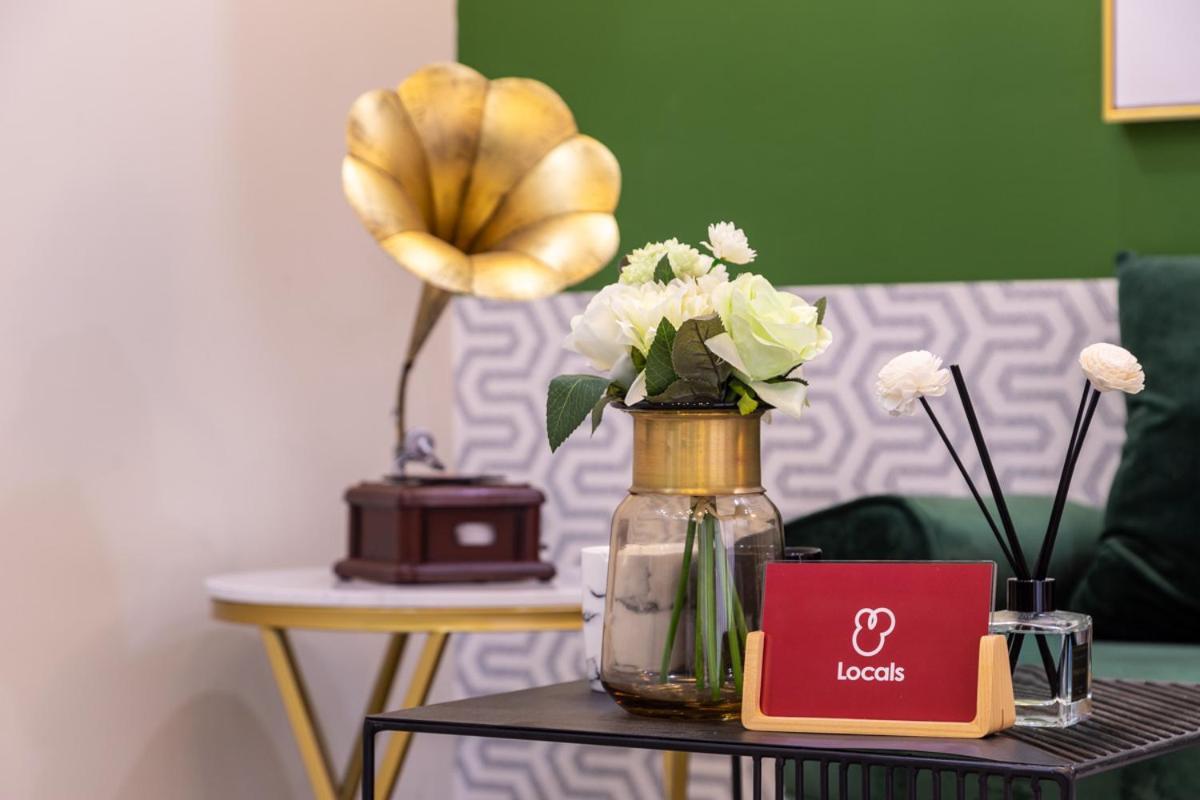 Wuhan Hongshan-Guanggu Square- Locals Apartment 00157650 المظهر الخارجي الصورة