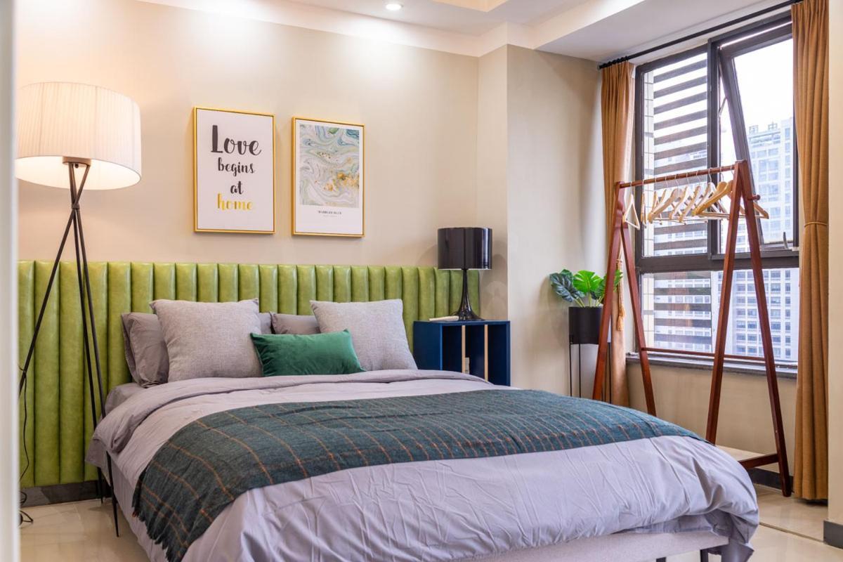 Wuhan Hongshan-Guanggu Square- Locals Apartment 00157650 المظهر الخارجي الصورة
